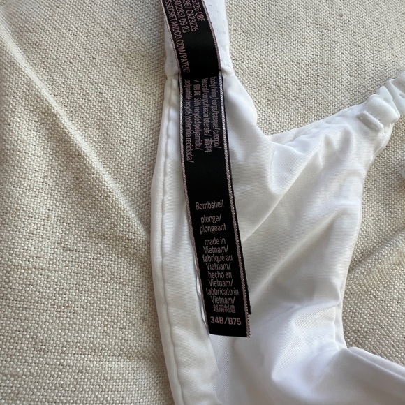 Victoria’s Secret Bombshell Push Up Bra 34B - Picture 3 of 3